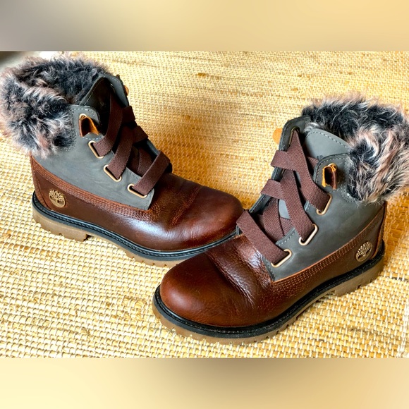 Timberland Shoes - TIMBERLAND women’s leather boots sz 6.5. Faux fur accents. Look new barely worn